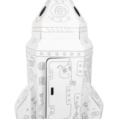 Foguete infantil de papelão branco com desenhos a preto de símbolos espaciais.