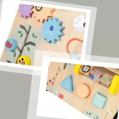 Brinquedo educativo de madeira com blocos coloridos e ilustrações de animais.