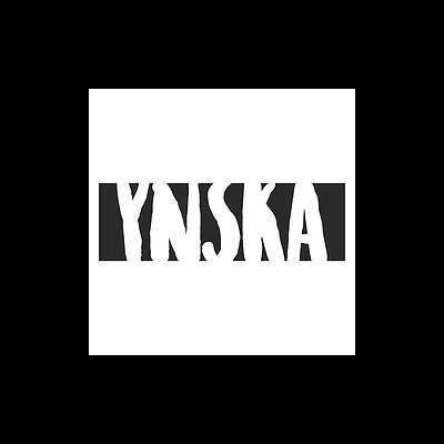 Logótipo YNSKA em letras brancas sobre fundo preto
