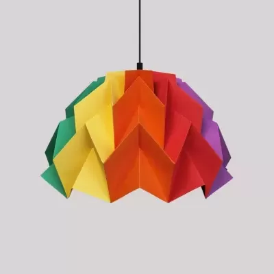 Candeeiro de teto colorido em camadas dobradas