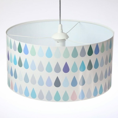 Candeeiro de teto com cúpula branca e padrão de gotas coloridas.