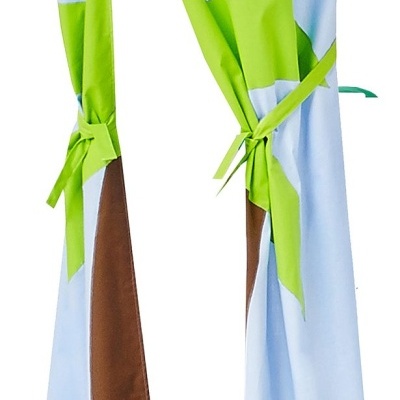 Cabana de tecido azul claro com detalhes em verde, castanho e verde escuro