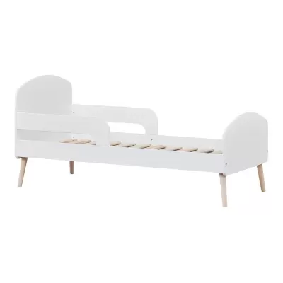 Cama infantil branca com ripas de madeira natural e grades laterais