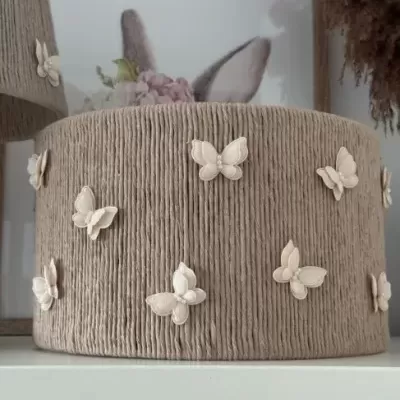 cesto decorativo tecido bege com borboletas creme 3D