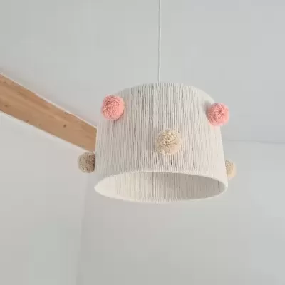 https://www.marangga.com/product/candeeiro-de-teto-pompons-rosa-bege