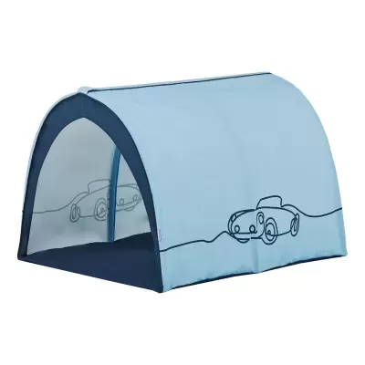 Tenda infantil azul clara com desenhos de carro e entrada arqueada