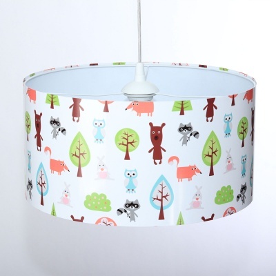 Candeeiro de tecto com padrão de animais e árvores coloridos