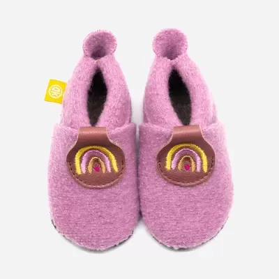 Sapatilhas de bebé cor-de-rosa com bordado de arco-íris