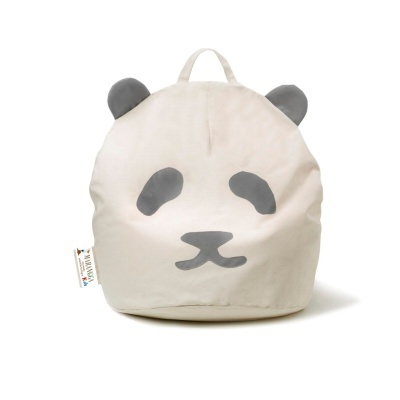 mochila infantil em forma de panda bege com detalhes cinzentos
