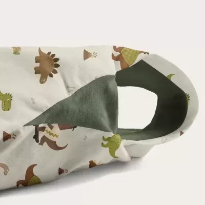 Saco de dormir para bebé com padrão de dinossauros coloridos