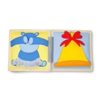 Livro de pano com figura azul de urso e sino amarelo com laço vermelho