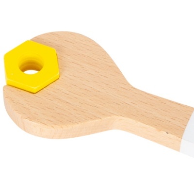 Jogo de chave inglesa de madeira com porca e parafuso amarelos