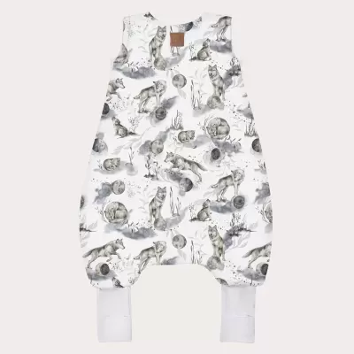 Macacão de bebé branco com padrão de lobos cinzentos e luas em tons cinza e azul