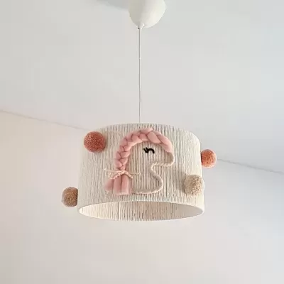 Candeeiro de teto branco com unicórnio rosa e pompons