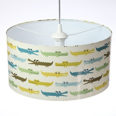 Candeeiro de tecto com cúpula cilíndrica com padrão de crocodilos coloridos