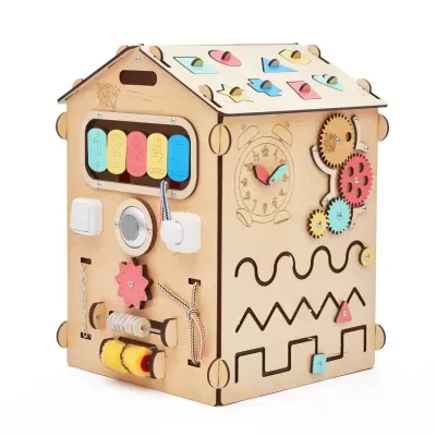 Brinquedo educativo de casinha de madeira com atividades manuais coloridas