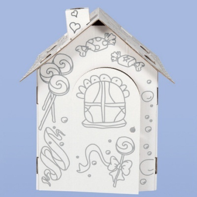 Caixa em forma de casa com desenhos de doces em cartão branco e telhado de madeira branca