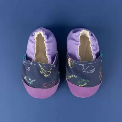 https://www.marangga.com/product/sapatinhos-de-crianca-em-couro-natural-dinossauro-violeta