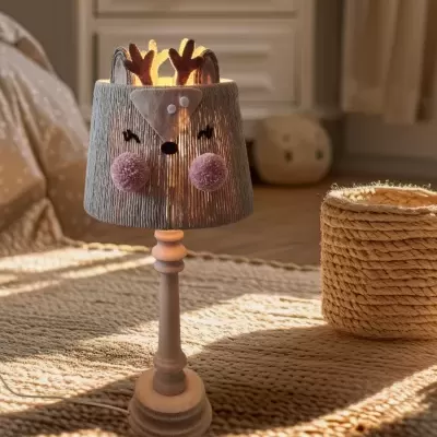 Candeeiro de mesa infantil com abajur cinzento com rosto de rena e base branca