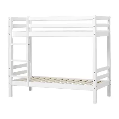 Cama beliche em madeira branca com escada lateral