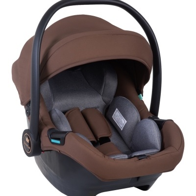 Cadeira de bebé castanha e cinzenta para automóvel com capota e pega preta