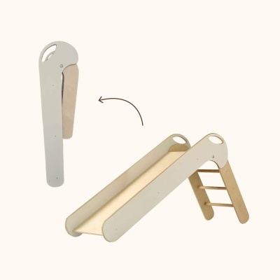 Escorrega infantil em madeira clara e cinza dobrável