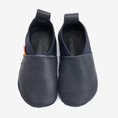 Par de sapatos para bebé azul escuro, pele e tecido, com puxador