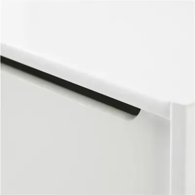 Gaveta branca com recorte horizontal para puxar