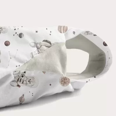 Saco de bebé com padrão de ursos astronautas e planetas