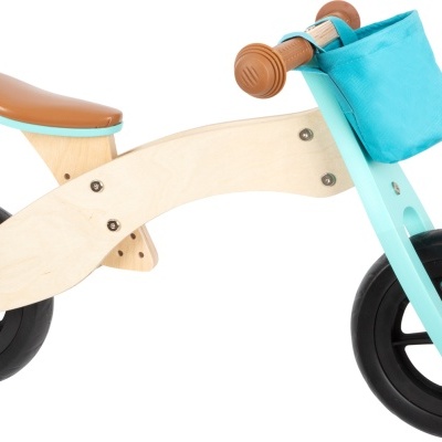 Bicicleta de equilíbrio de madeira azul clara com rodas pretas e banco castanho