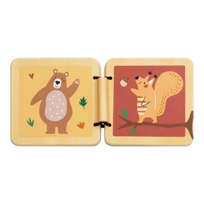 Livro infantil de madeira com um urso e um esquilo desenhados