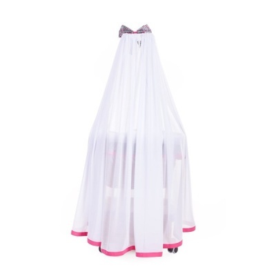 Mosquiteiro branco com barra rosa e tecido transparente