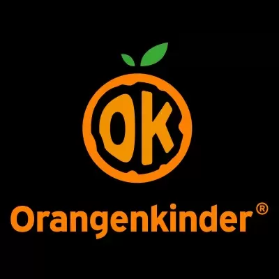 Logótipo da marca Orangekinder com círculo laranja e letras ok em preto
