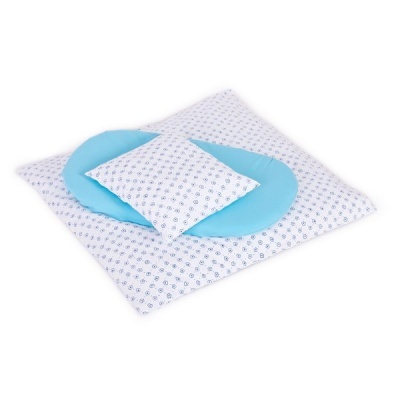 Almofada e tapete para animais com padrão branco e azul.