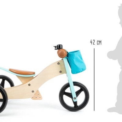 bicicleta de equilíbrio de madeira com rodas pretas e saco azul