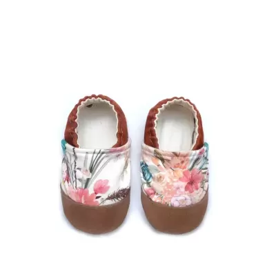 https://www.marangga.com/product/sapatinhos-de-crianca-em-couro-natural-flores-vintage