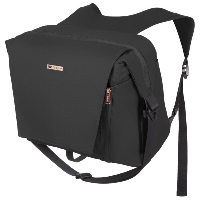 Mochila preta com etiqueta Babylux em fundo branco