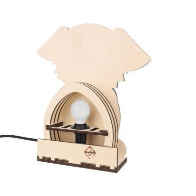 Abajur de madeira em forma de cão com lâmpada