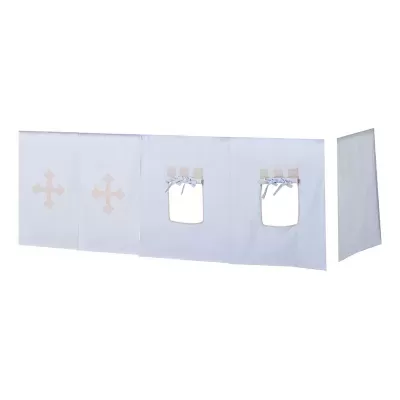 Tenda branca com janelas e cruzes cor de bege