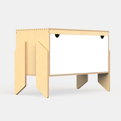 Móvel de madeira clara com painel frontal branco e design moderno