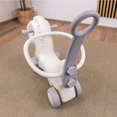 https://www.marangga.com/product/cavalo-de-balanco-infantil-2-em-1