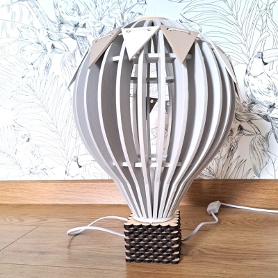 Lâmpada de mesa em madeira em forma de balão de ar quente com base texturizada