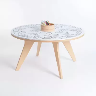 Mesa redonda com tampo para colorir e lápis de cor