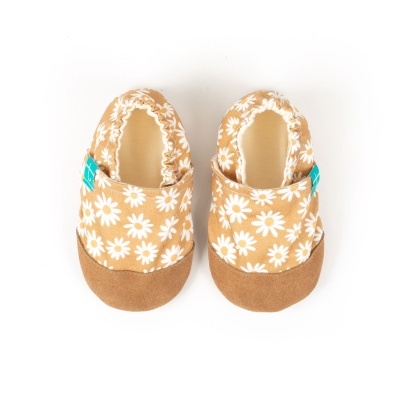 https://www.marangga.com/product/sapatinhos-de-crianca-em-couro-natural-margaridas-bege