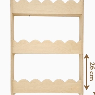 Estante de madeira clara com duas prateleiras onduladas e medidas indicadas.
