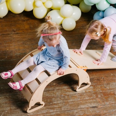 https://www.marangga.com/product/arco-iris-com-rampa-montessori-conjunto-de-escalada-infantil