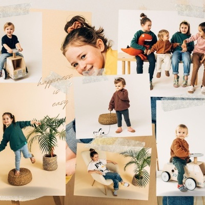 Crianças com brinquedos e roupa casual em fundo neutro