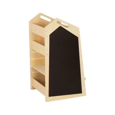 Móvel organizador de madeira clara com quadro-negro preto frontal