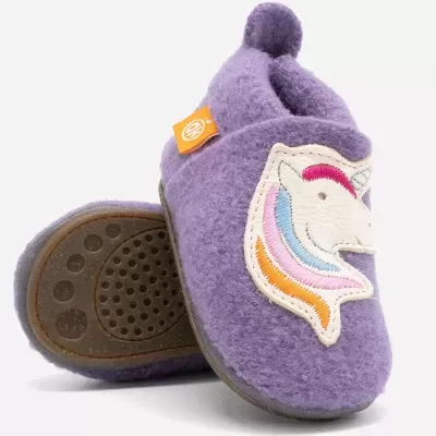 Pantufas lilás com unicórnio bordado e sola antiderrapante