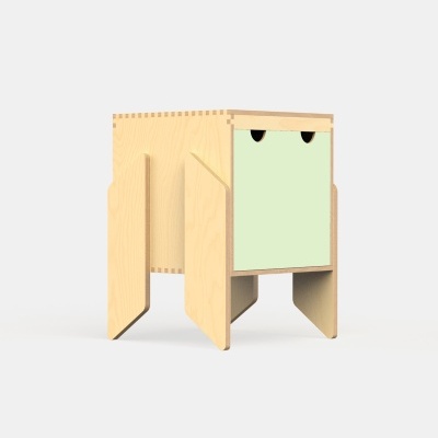 Móvel em madeira clara com porta verde claro e design minimalista